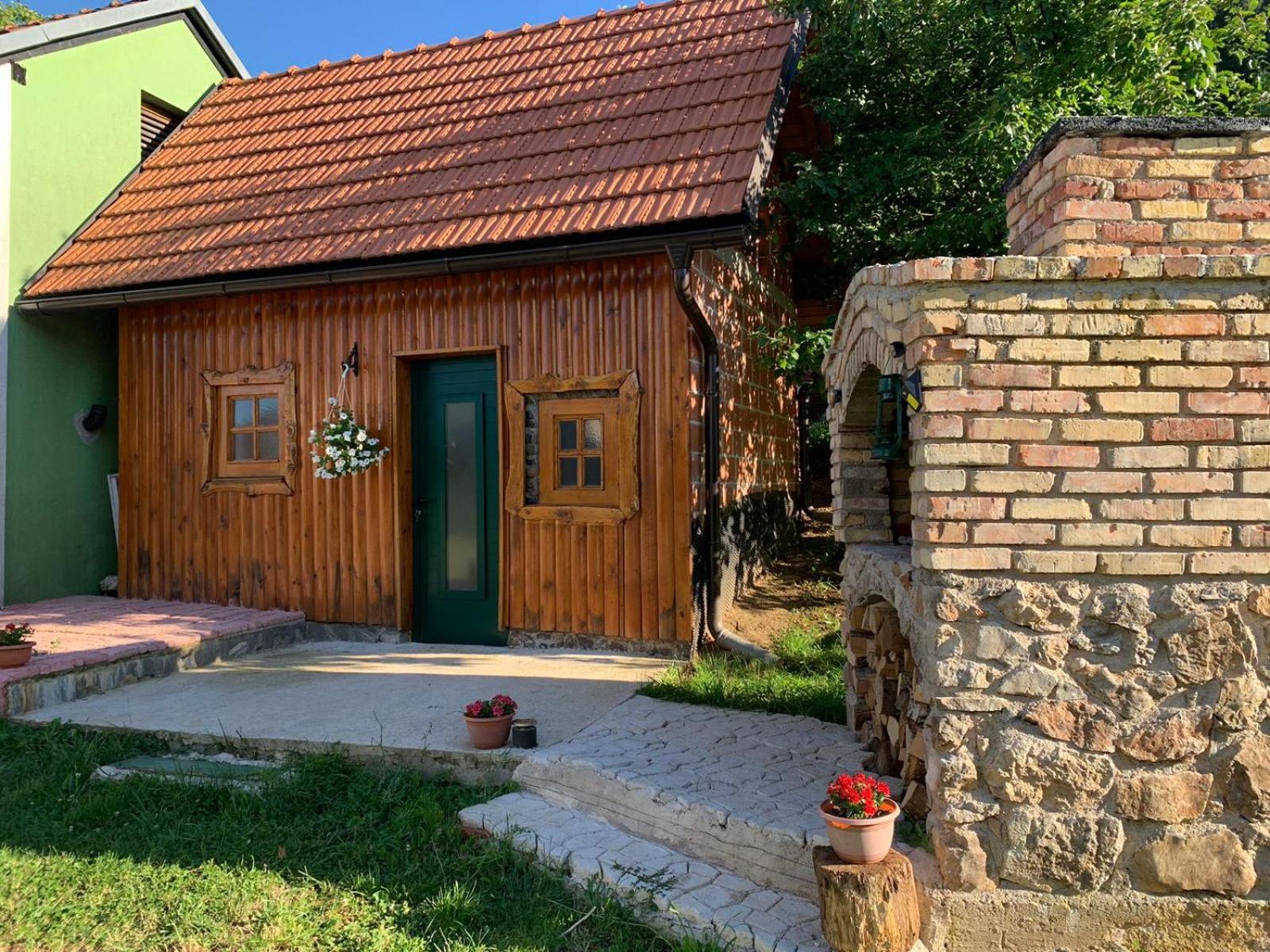 Ivona - Kuca Za Odmor Perusic - Stara Lika Apartment Exterior foto